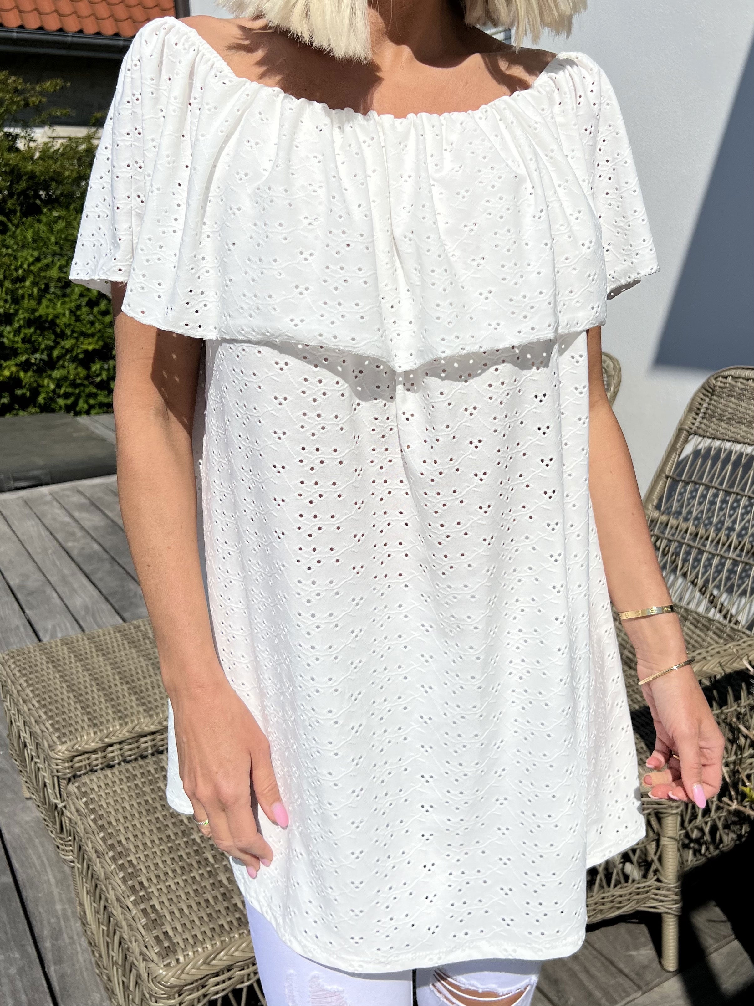 Sienna - Sød elastisk tunika med broderie anglaise
